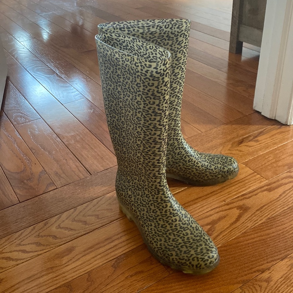 Women’s Leopard Rainboots
